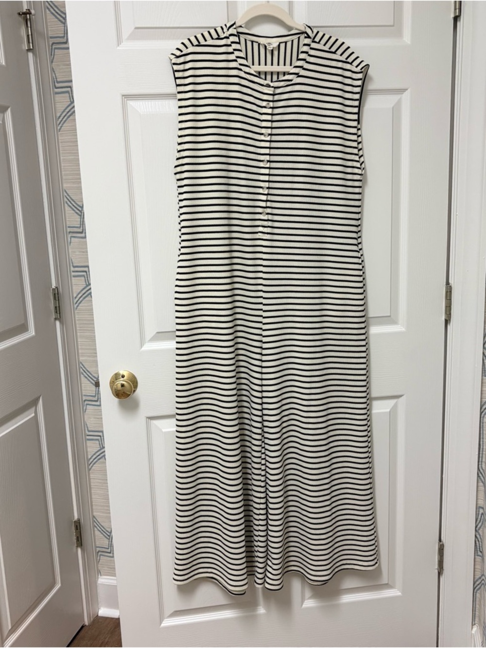 entro Sleeveless Black & White Striped Wide-Leg Jumpsuit with pockets Large